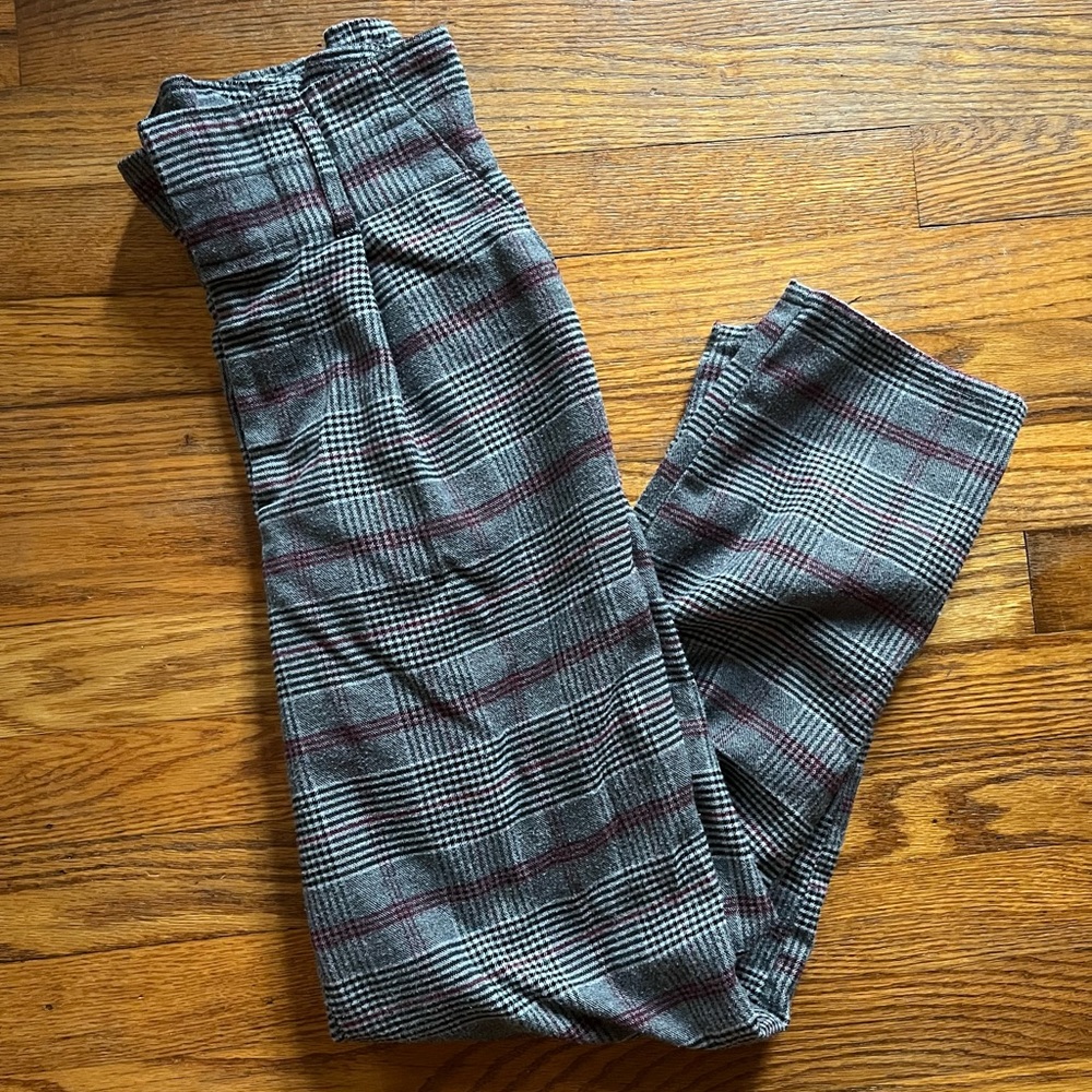 hollister plaid pants!
